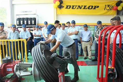 Demonstrasi Produk  PT Sumi Rubber Indonesia (Dunlop) 